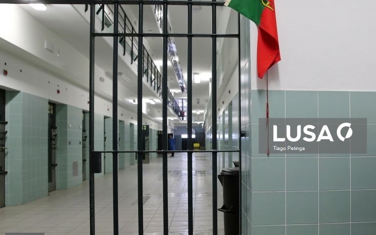 Relatório revela maus-tratos em prisões e restrições a protestos em Portugal