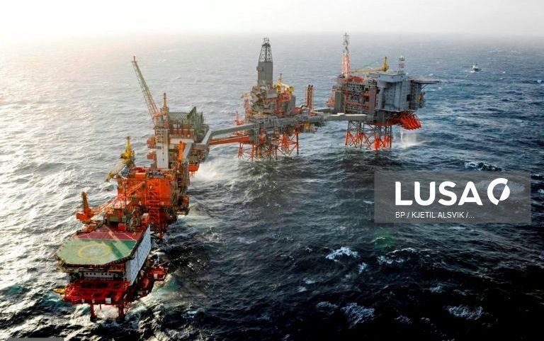 Preço do petróleo Brent volta a ultrapassar os 100 dólares