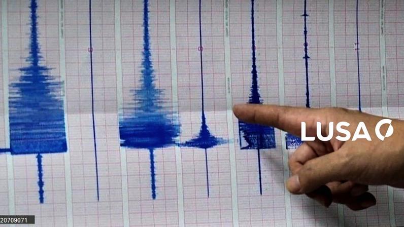 Sismo violento de magnitute 7,4 ao largo do Japão com alerta de tsunami
