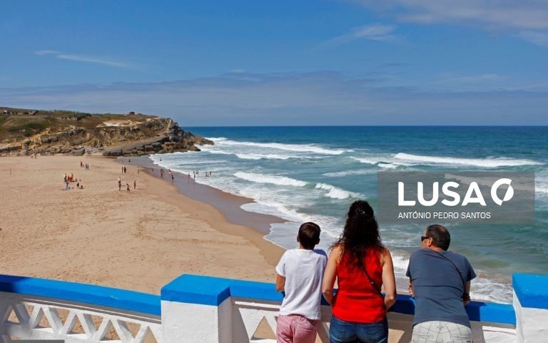 Estacionamento a pagar nas praias de Sintra entre junho e setembro apesar de protestos