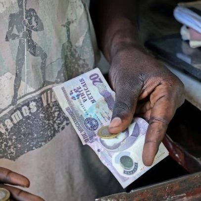 Dinheiro em circulação em Moçambique recua em fevereiro após máximos