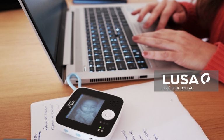 Bruxelas quer teletrabalho e alternativas ao carro e avião para menos consumo na UE