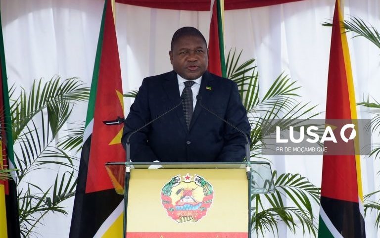 Antigos PR em Moçambique recebem casa, pensão, salário, viagens e carros