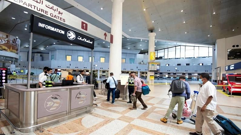 Ataque de drones iranianos provoca incêndio no aeroporto do Kuwait