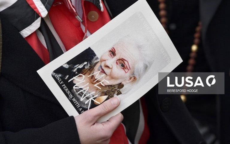 Quatro décadas de joias de Vivienne Westwood expostas em Macau