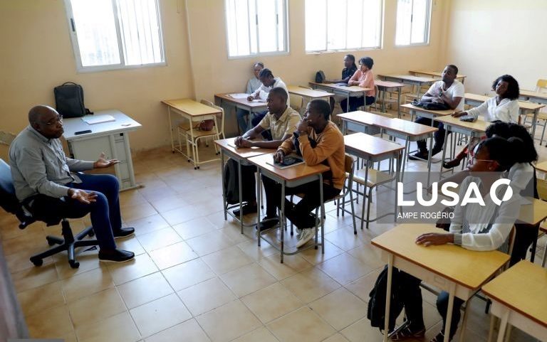 Insatisfação com concurso leva professores angolanos a protestos e greves