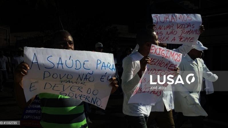 Profissionais de saúde moçambicanos mantêm greve e exigem propostas com prazos