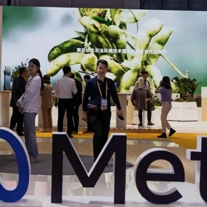 Bruxelas insta Meta a permitir assistentes IA de terceiros no WhatsApp