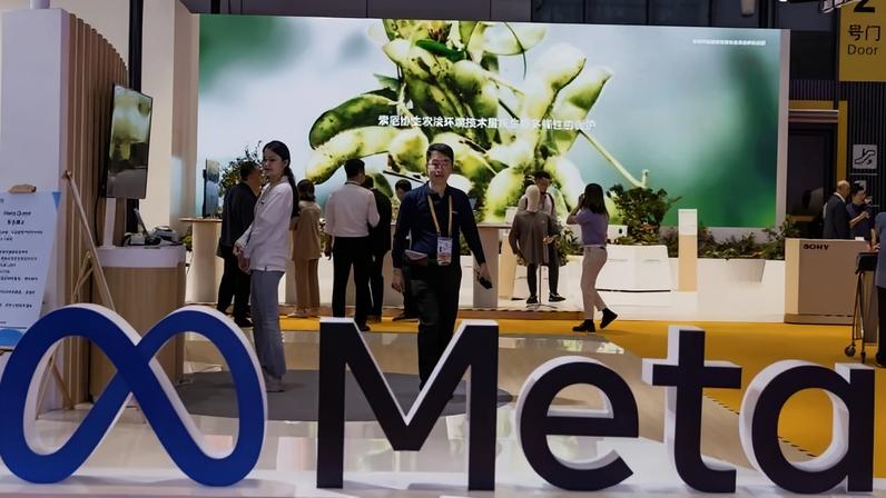 Bruxelas insta Meta a permitir assistentes IA de terceiros no WhatsApp