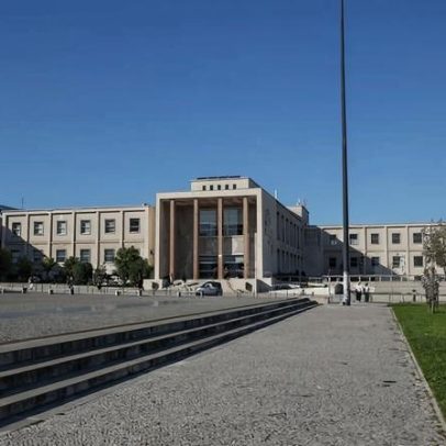 Sindicato denuncia docentes que trabalham além do previsto na acreditação