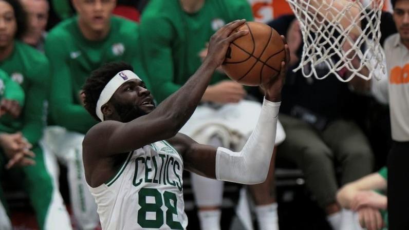 Neemias Queta soma oito pontos no desaire dos Celtics com os Sixers