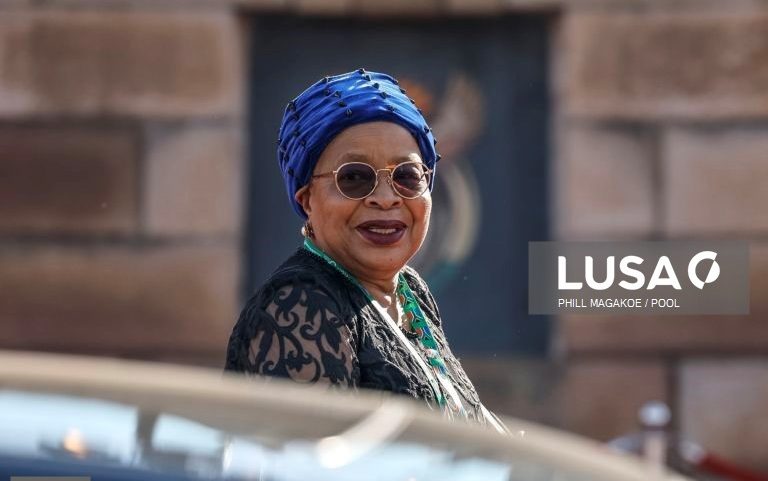 Graça Machel critica contratação de empreiteiros internacionais em Moçambique