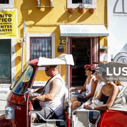 Tuk-tuk em marcha lenta em Sintra contra novas regras de estacionamento