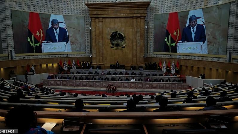 Parlamento Angolano chumba lei sobre exercício da oposição democrática