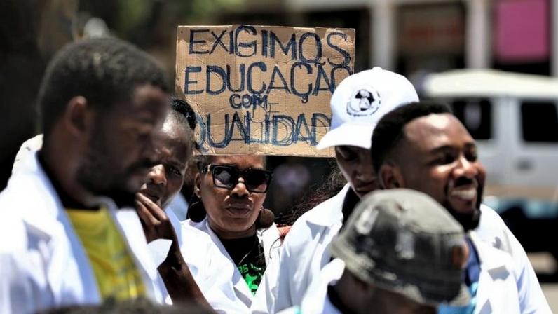 Professores moçambicanos querem mais financiamento à educação taxando multinacionais