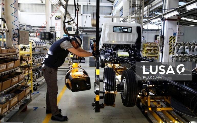 Mitsubishi Fuso suspende produção em julho no Tramagal e avança com saídas voluntárias