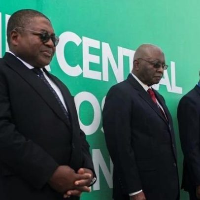 Governo de Moçambique afirma que regalias de antigos PR visam conferir dignidade