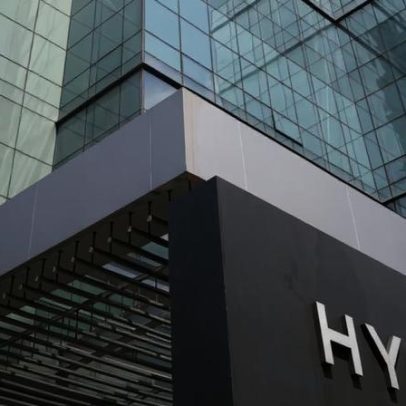 Líder da agência que representa BTS é alvo de mandado na Coreia do Sul