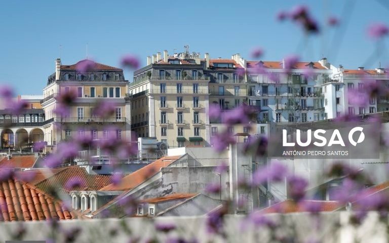 Taxa Euribor desce a três meses e sobe a seis e a 12 meses