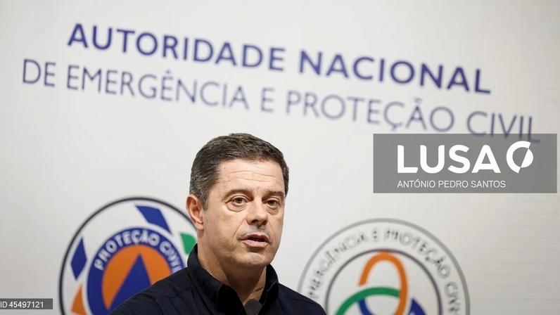 Comandante nacional recusa falta de coordenação, mas diz-se preocupado com fogos à noite