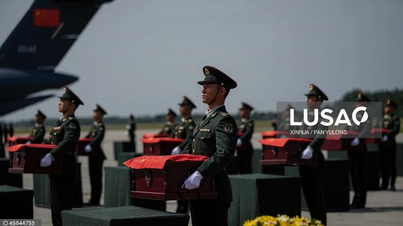 China recebe restos mortais de 12 soldados mortos na Guerra da Coreia