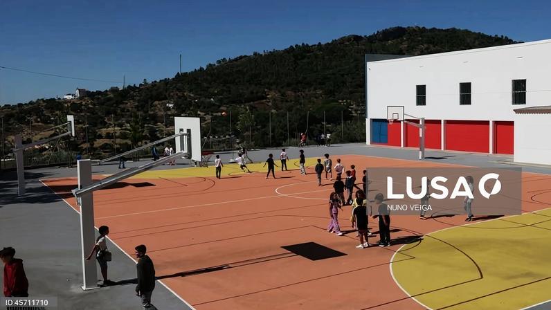 Portugueses com menos amigos sendo os mais jovens e pobres os que convivem menos - Estudo