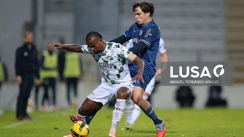 Famalicão em alta recebe Moreirense no arranque da 29.ª jornada