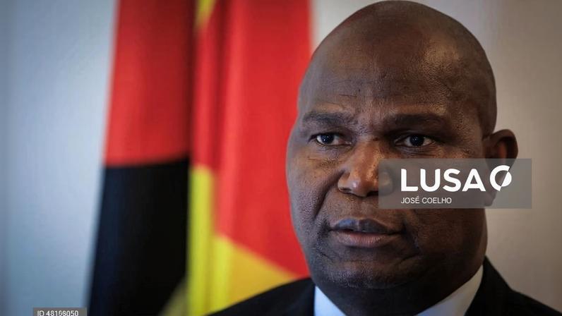 Presidente moçambicano pede revisão das leis de governação provincial