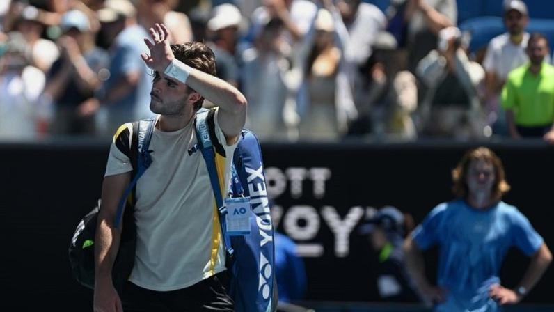 Tenista Jaime Faria despede-se na estreia do Masters de Madrid