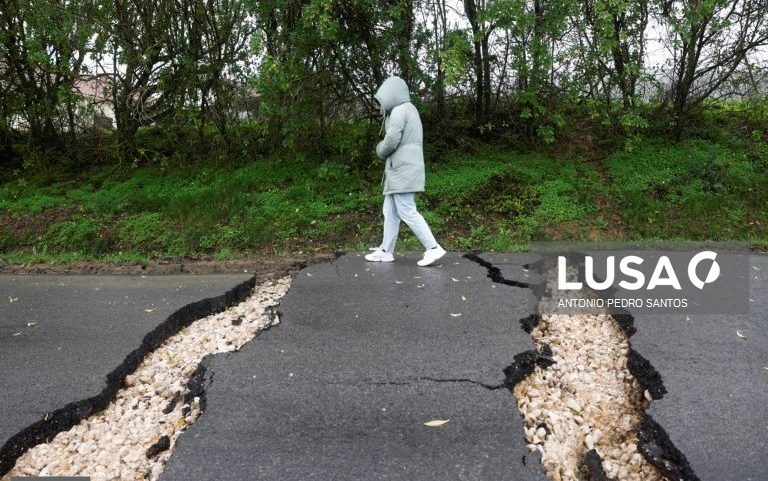 26 estradas continuam cortadas no país após mau tempo, segundo o IP