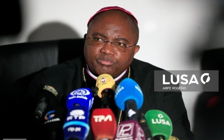 Papa/Angola: Bispos defendem paz com desenvolvimento e alertam para analfabetismo