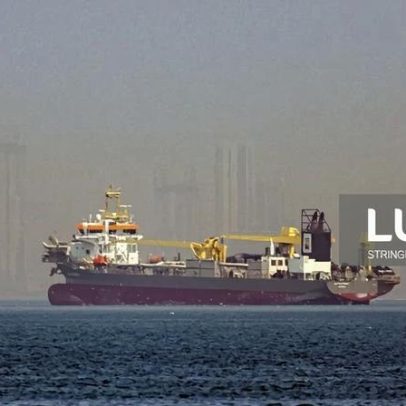 Mais de 200 petroleiros aguardam passagem pelo Estreito de Ormuz, nos Emirados