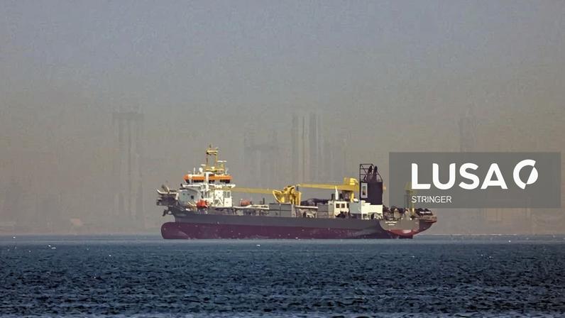 Mais de 200 petroleiros à espera de passar Estreito de Ormuz - Emirados