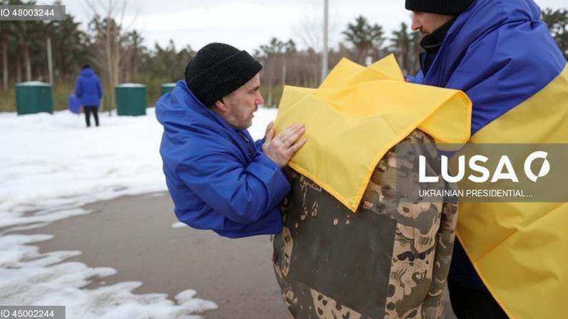 Rússia e Ucrânia anunciam troca de 350 prisioneiros (175 de cada lado)