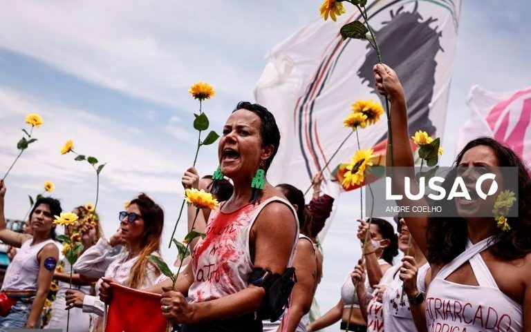 Mulheres recebem 21,3% a menos que homens no Brasil - relatório