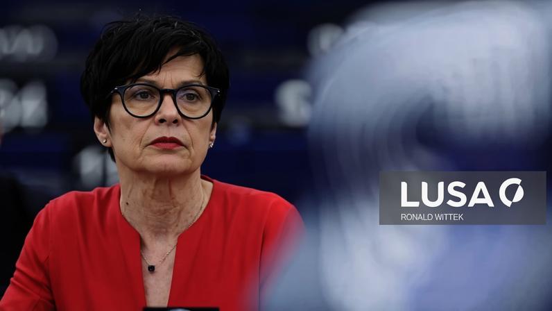 Comissária propõe regras para punir recuos democráticos na UE