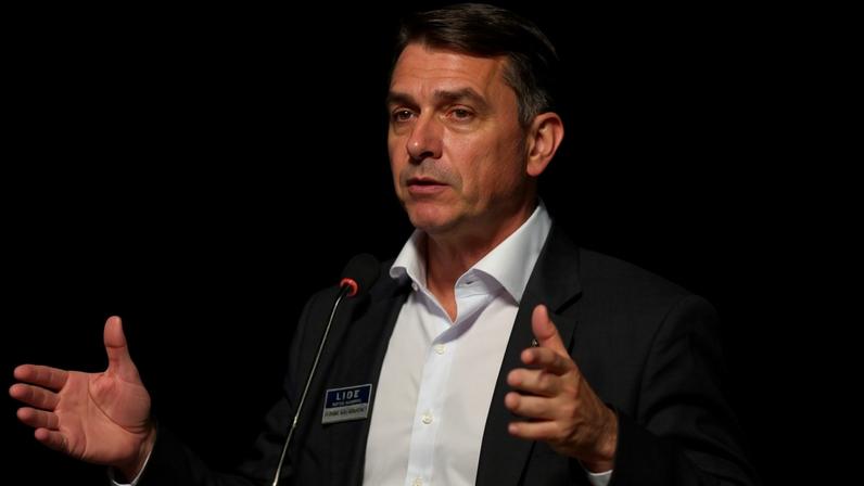 Justiça investiga Flávio Bolsonaro por suposta calúnia contra Lula