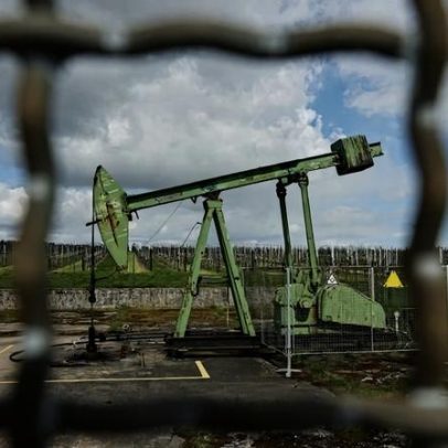 Produção de petróleo registra maior queda histórica em março, segundo AIE