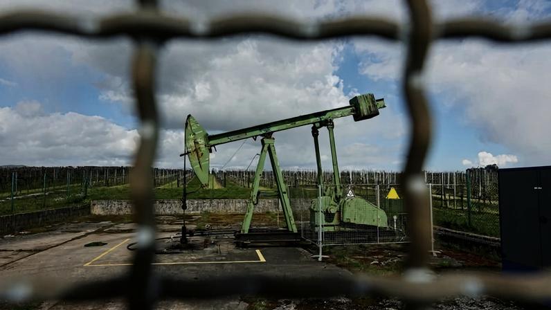 Produção de petróleo regista maior queda de sempre em março - AIE