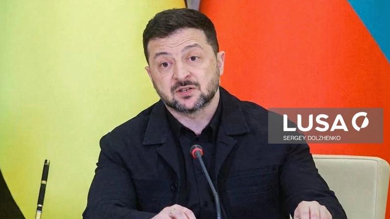 Zelensky convida emissários dos EUA a retomar negociações com Moscovo