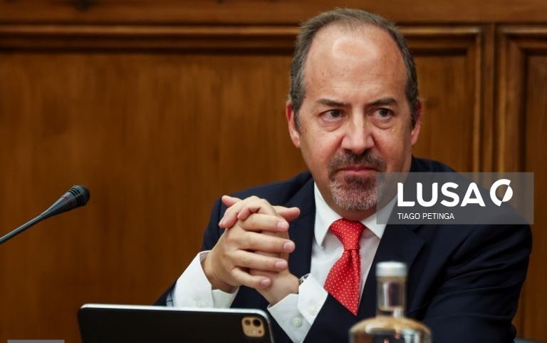 Governador do BdP alerta para risco de estagnação na zona euro