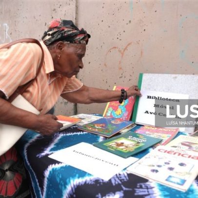 Biblioteca móvel da avó Cecília elogiada pelo PR moçambicano