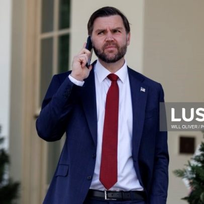 Vice-presidente dos EUA diz ter suspendido envio de armas para a Ucrânia