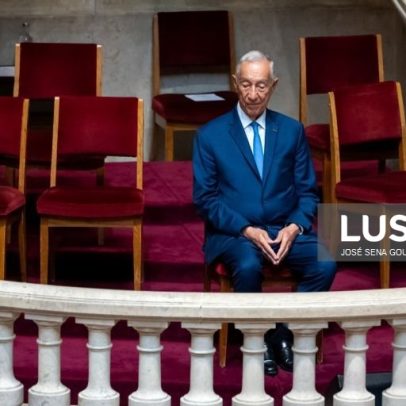 Marcelo volta ao parlamento e assiste sozinho à sessão solene