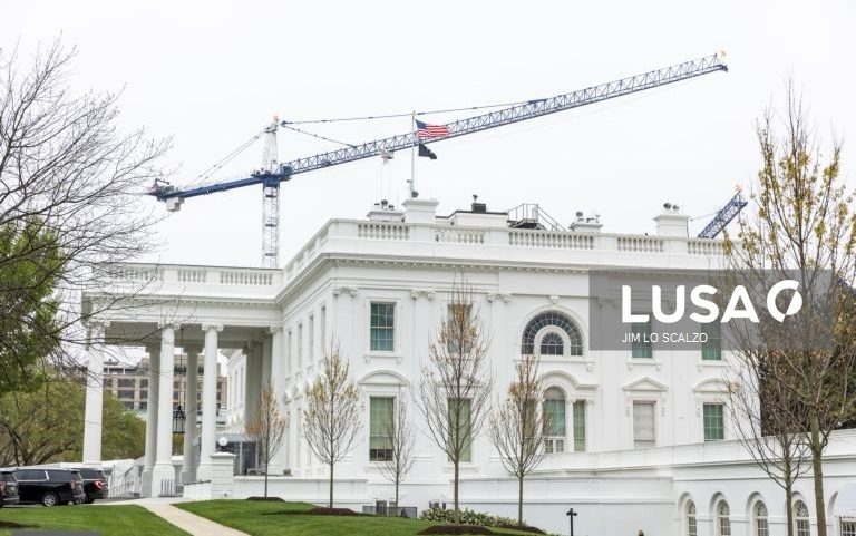 Tribunal dos EUA autoriza reinício das obras do salão de baile da Casa Branca