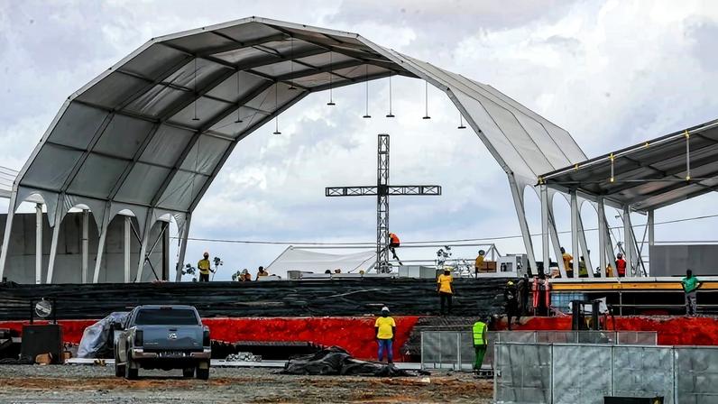 Moradores de Kilamba aguardam palavras de conforto de Leão XIV após missa