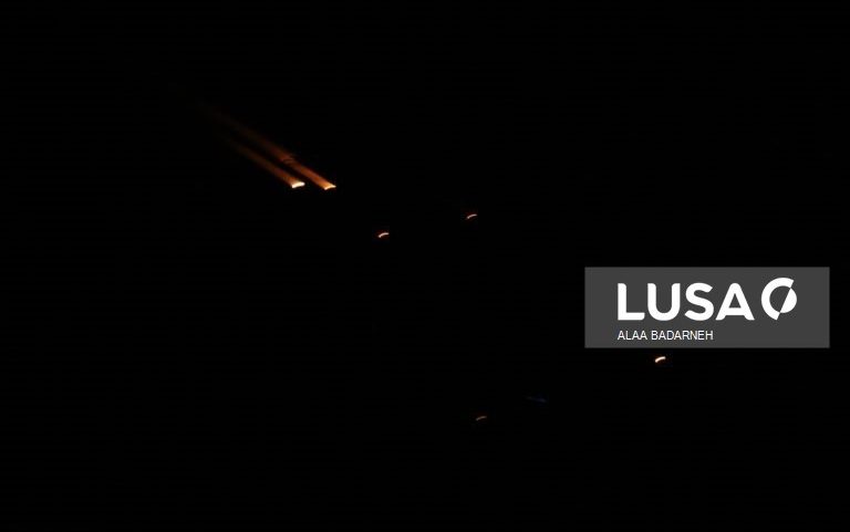 Ataques aéreos israelitas e norte-americanos atingem aeroporto no Irão