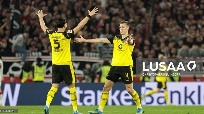 Borussia Dortmund vence nos descontos e continua a nove pontos do líder Bayern