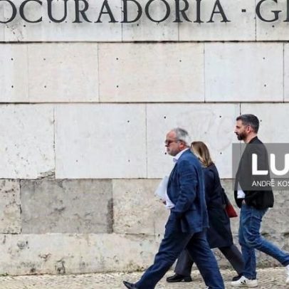 BE quer que PGR apure legalidade da utilização das Lajes pelos EUA