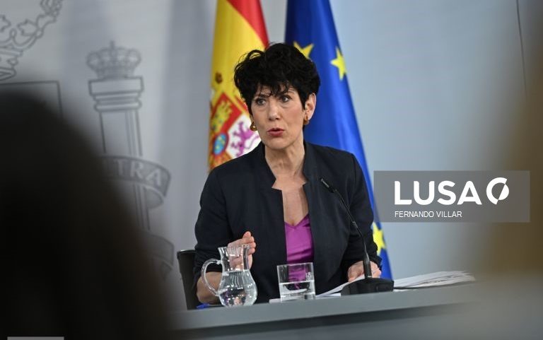 Governo espanhol aprova inclusão do direito ao aborto na Constituição